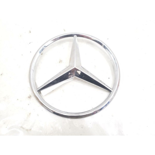 Emblema Grade Frontal Mercedes C-180 2011 (detalhe)