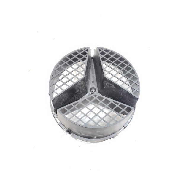 Emblema Grade Frontal Mercedes C-180 2011 (detalhe)