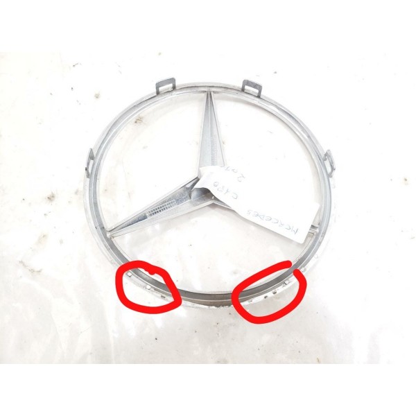 Emblema Grade Frontal Mercedes C-180 2011 (detalhe)