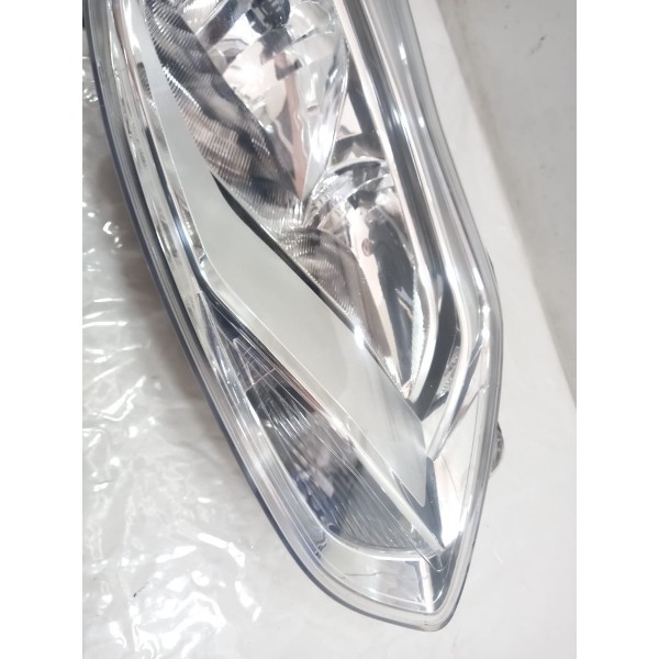 Farol Direito Ford Focus 2015